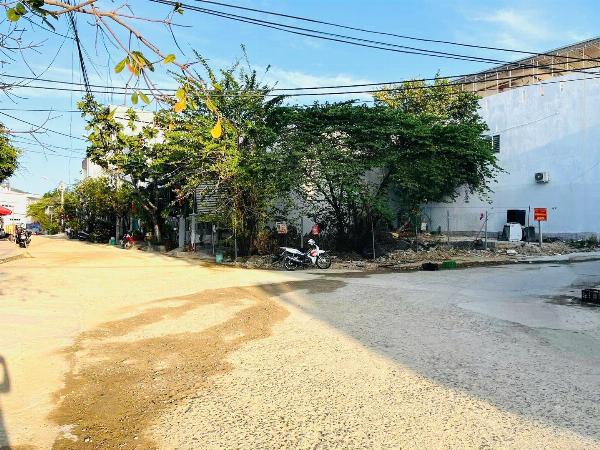 Vĩnh Hòa - Bán nhanh lô đất 2 mặt tiền đường khu TĐC Hòn Xện đối diện công viên