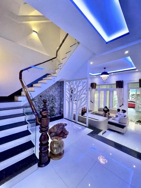 Tân Lập - Bán nhà 4 tầng có thang máy mặt tiền đường Nguyễn Thị Minh Khai
