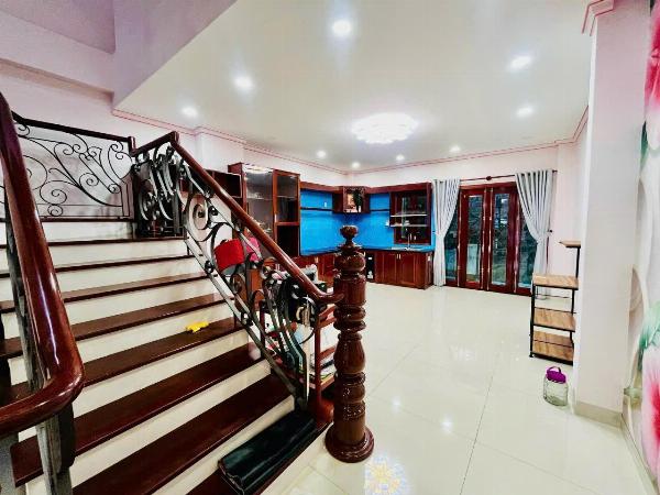 THUE1483 -Nam Nha Trang (Phước Hải cũ) - Cho thuê nhà 3 tầng mặt tiền đường Vũ Lăng
