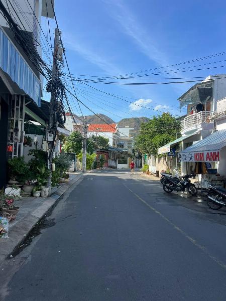 VHO160 - Bắc Nha Trang - Bán đất tặng nhà cấp 4 mặt tiền đường Phú Đức