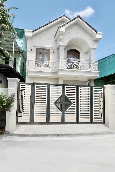 Vĩnh Thạnh - Bán nhà 2 tầng hẻm oto đường Phú Trung gần kho trứng