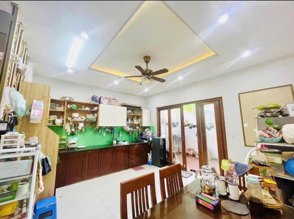 Cho thuê nhà 3 tầng mặt tiền đường KĐT Phước Long B