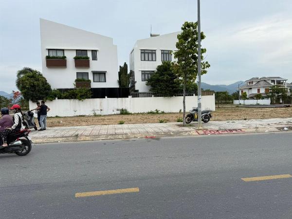 VTA67 - Vĩnh Thái - Bán nhanh lô đất mặt tiền đường Phong KĐT Ven Sông Tắc