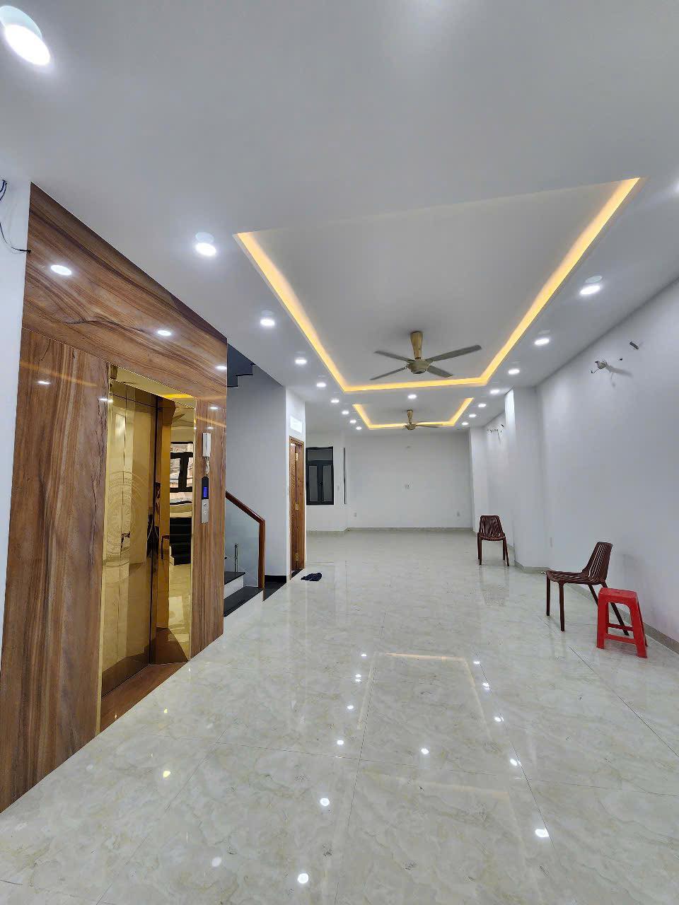 THUE1437 - vĩnh Ngọc- Cho thuê nhà 3 tầng có thang máy và hầm để xe mặt tiền Cầu Dứa Phú Nông